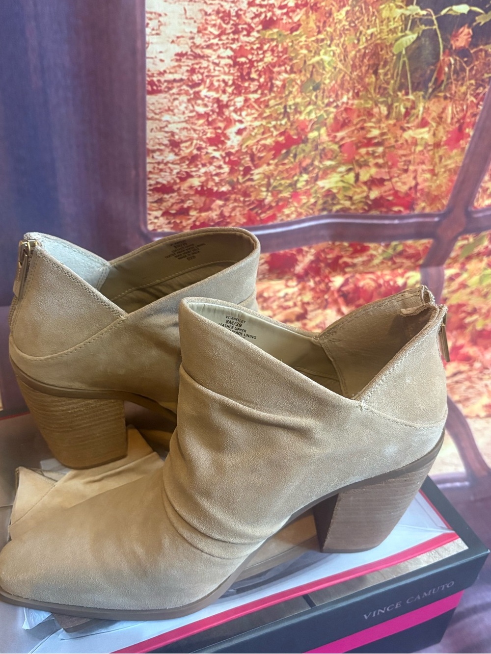 NWOT Vince Camuto Beige Suede Block Heel Ankle Booties 8M/39